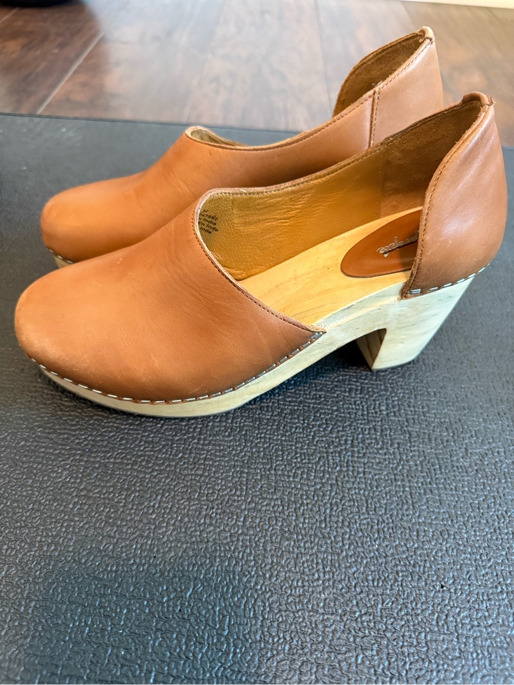 Free People Clog. Size 37. - Picture 6 of 8